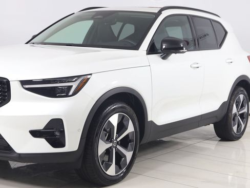 Used 2026 Volvo XC40 B5 Plus AWD/4WD image 50