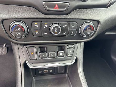 Used 2020 GMC Terrain SLT AWD/4WD image 15