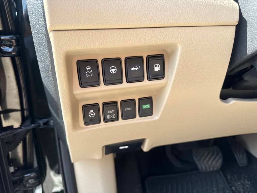 Used 2019 Nissan Rogue SL w/ Premium Package AWD/4WD image 16