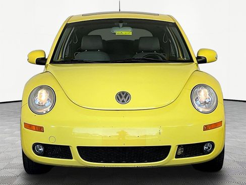 Used 2006 Volkswagen Beetle TDI Coupe w/ Package 2 FWD image 2