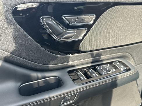 New 2026 Lincoln Aviator 2WD w/ Jet Appearance Package image 15