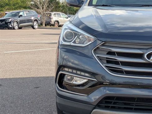 Used 2017 Hyundai Santa Fe Sport image 9
