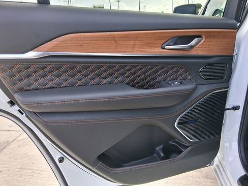 New 2025 Jeep Grand Cherokee L Summit AWD/4WD image 20