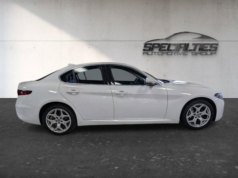 Used 2020 Alfa Romeo Giulia Ti w/ Active Blind Spot Package AWD/4WD image 11