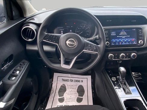 Used 2023 Nissan Kicks SV FWD image 6