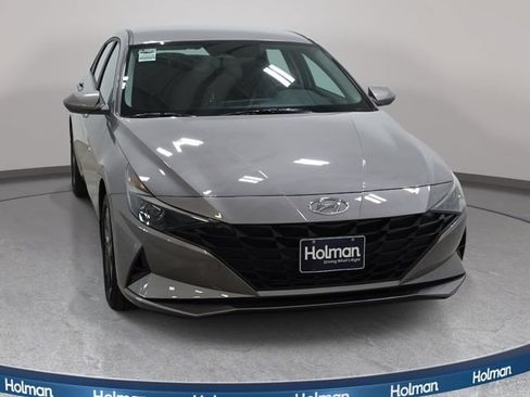 Used 2023 Hyundai Elantra SEL FWD image 3