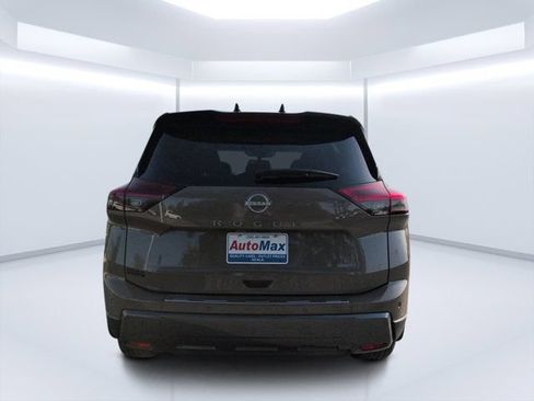Used 2025 Nissan Rogue SL w/ Tech Package FWD image 4
