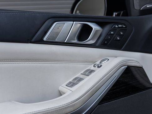 Used 2021 BMW X7 M50i w/ Executive Package image 16