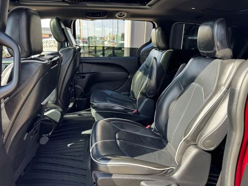 Used 2019 Chrysler Pacifica Limited w/ Advanced Safetytec Group image 30