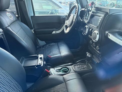 Used 2012 Jeep Wrangler Unlimited Sahara image 7