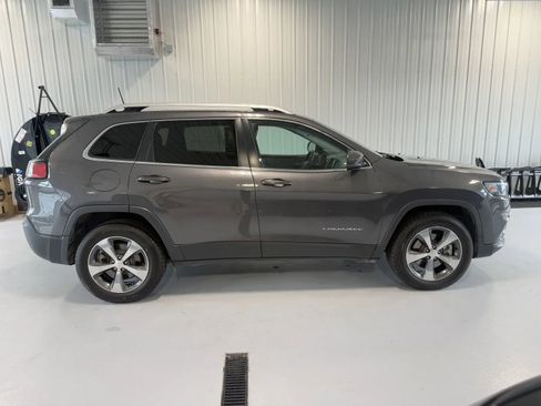 Used 2019 Jeep Cherokee Limited AWD/4WD image 2