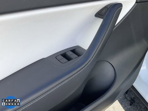 Used 2021 Tesla Model Y Long Range image 23