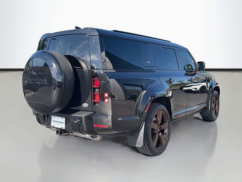 Used 2023 Land Rover Defender 130 X-Dynamic SE image 5