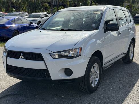 Used 2010 Mitsubishi Outlander ES FWD image 8