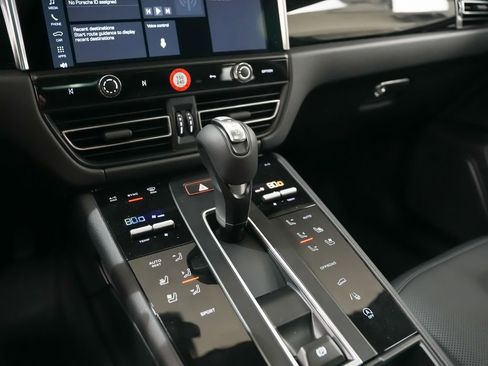 New 2026 Porsche Macan image 33