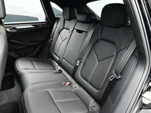 Certified 2025 Porsche Macan AWD/4WD image 14
