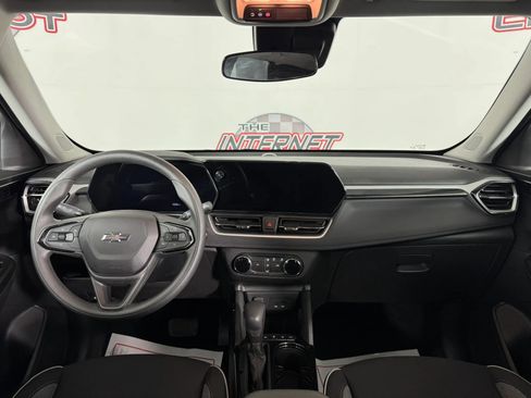 Used 2025 Chevrolet TrailBlazer LS w/ LS Convenience Package image 11