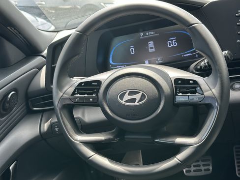 Used 2025 Hyundai Elantra Sport FWD image 22