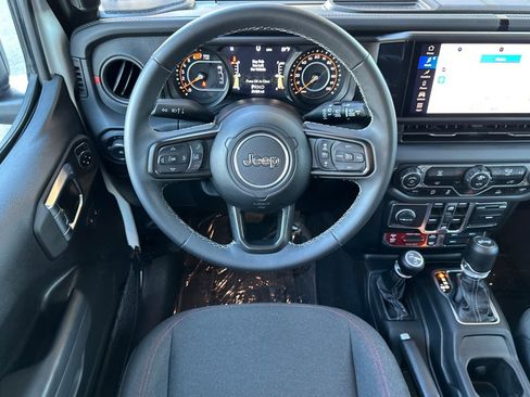 Used 2025 Jeep Wrangler Unlimited Rubicon image 14