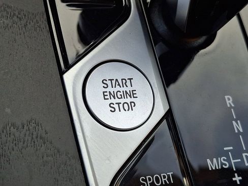 Used 2022 BMW X7 xDrive40i w/ M Sport Package image 21