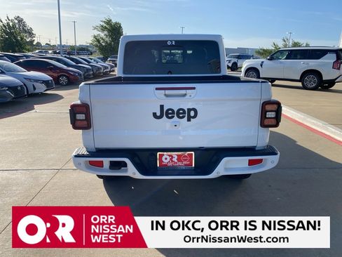 Used 2023 Jeep Gladiator Overland image 4