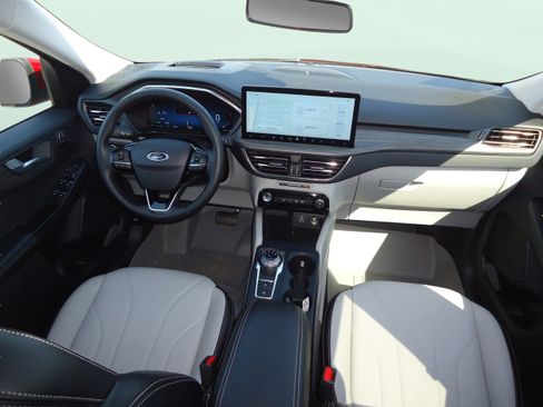 Used 2025 Ford Escape Platinum w/ Premium Technology Package AWD/4WD image 12