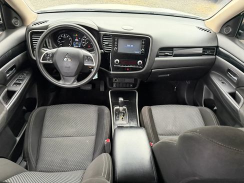 Used 2020 Mitsubishi Outlander ES FWD image 30