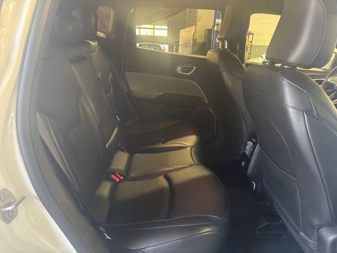 Used 2025 Jeep Compass Limited image 38