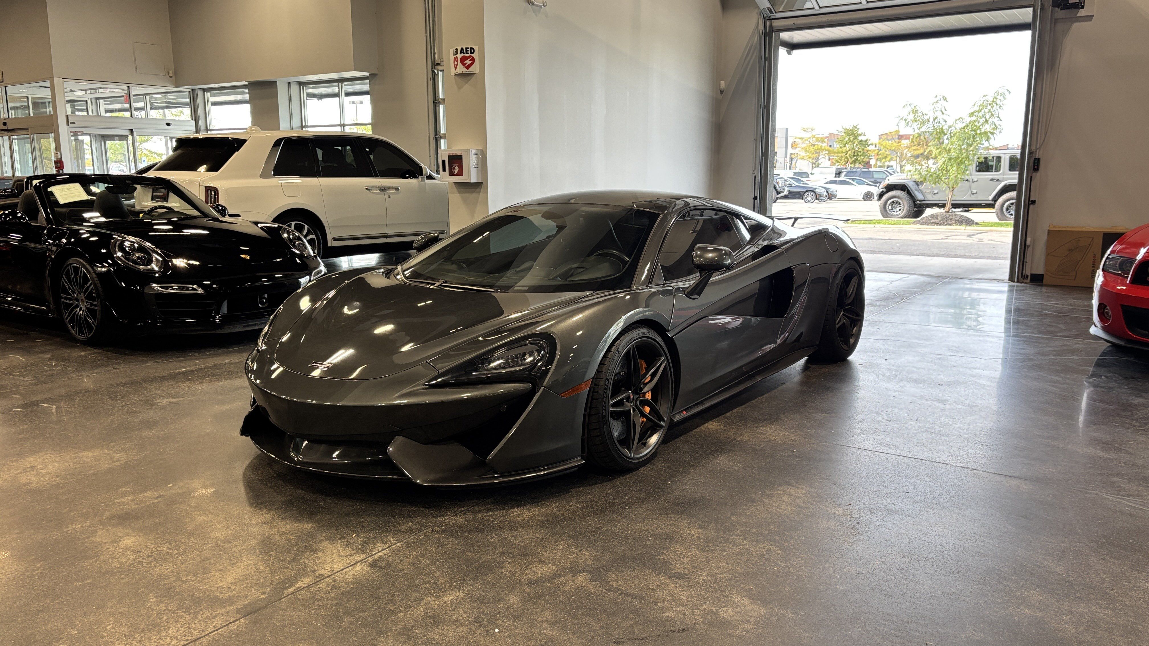 Used 2017 McLaren 570S Coupe RWD image 3