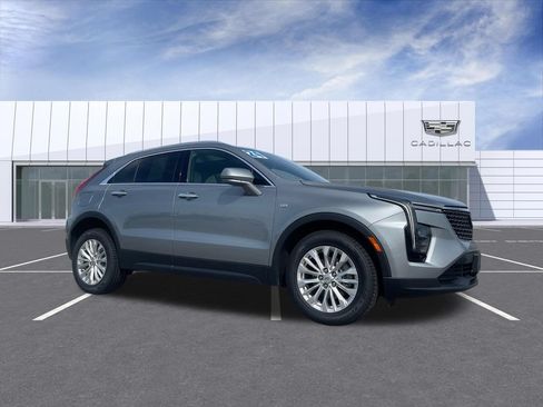 Certified 2024 Cadillac XT4 Luxury w/ Cold Weather Package FWD image 1
