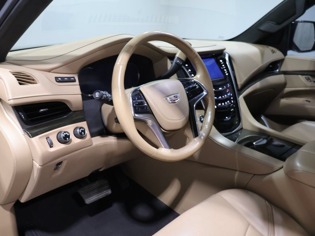Used 2020 Cadillac Escalade Platinum AWD/4WD image 16