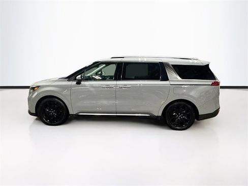 Used 2024 Kia Carnival SX Prestige image 4