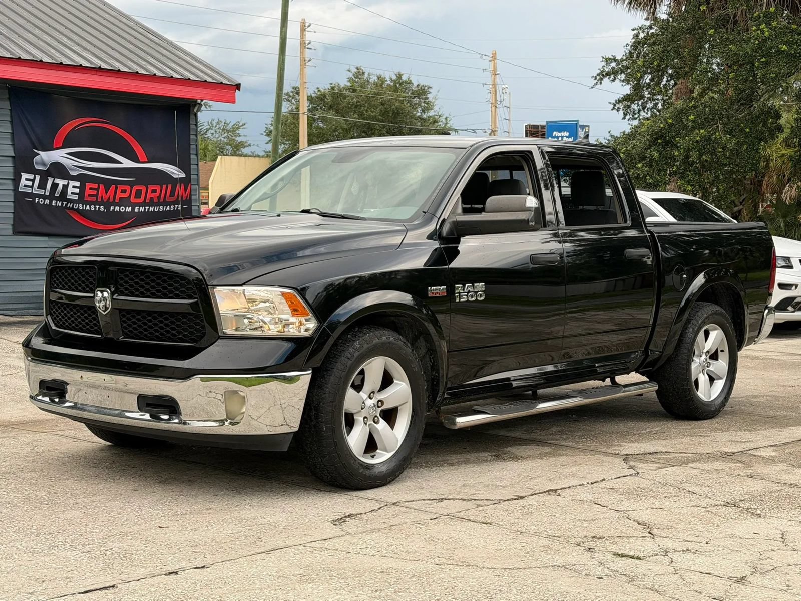 Used 2014 RAM 1500 Outdoorsman RWD image 2
