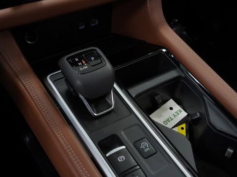 Used 2024 Nissan Pathfinder Platinum w/ Cargo Package image 40