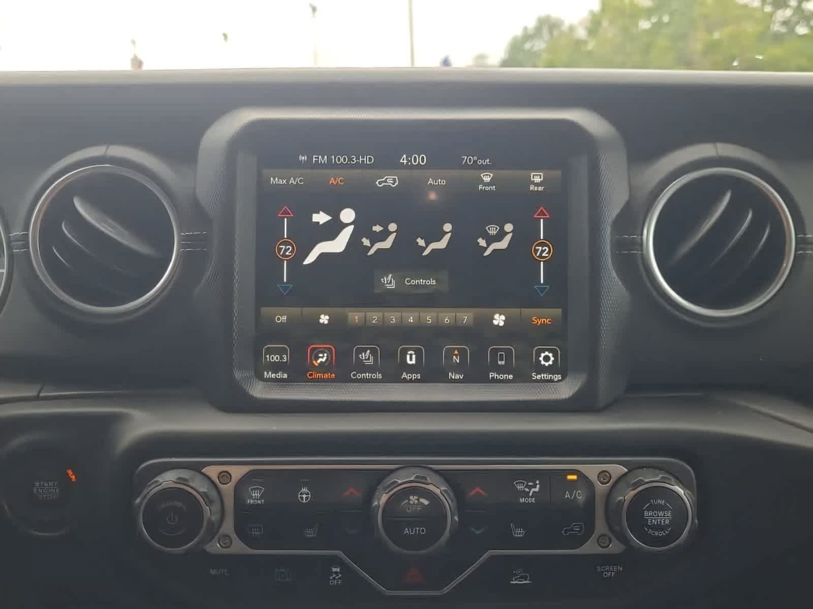 Used 2023 Jeep Wrangler Unlimited Sahara w/ Cold Weather Group AWD/4WD image 18
