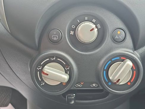 Used 2014 Nissan Versa SV FWD image 16