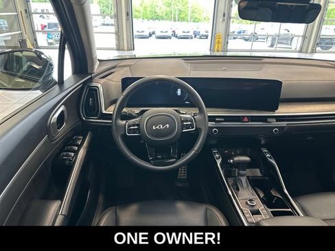 Used 2025 Kia Sorento SX AWD/4WD image 2
