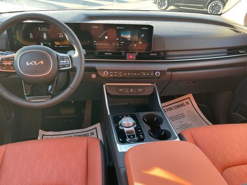 New 2026 Kia Carnival EX FWD image 24
