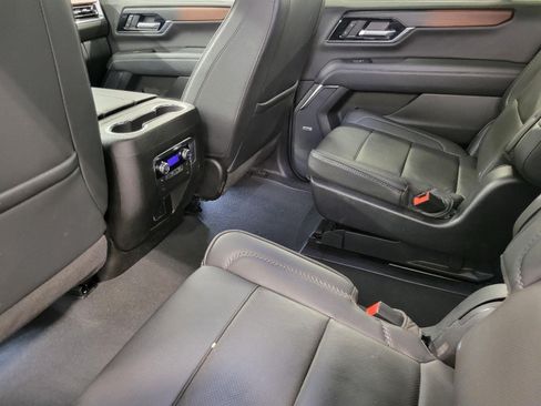 Used 2025 GMC Yukon XL Denali AWD/4WD image 21