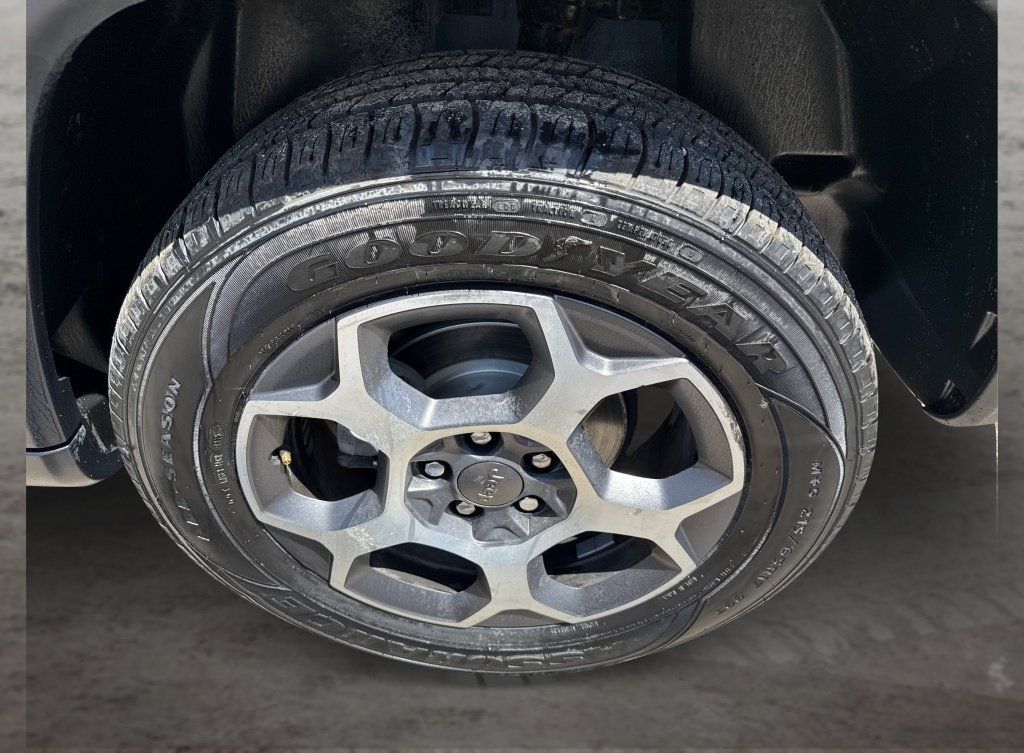 Used 2022 Jeep Compass Trailhawk AWD/4WD image 19