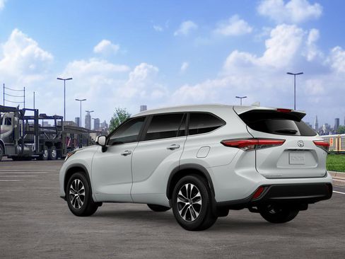 New 2026 Toyota Highlander XLE image 6
