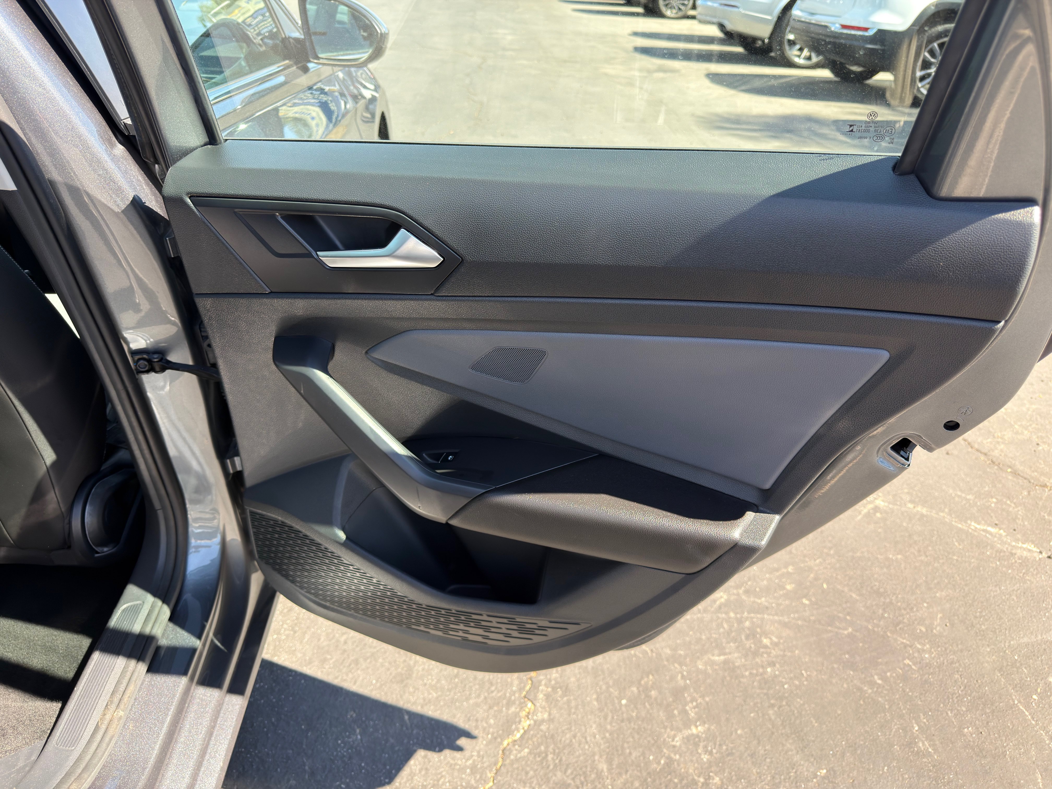 Used 2025 Volkswagen Jetta SE FWD image 13