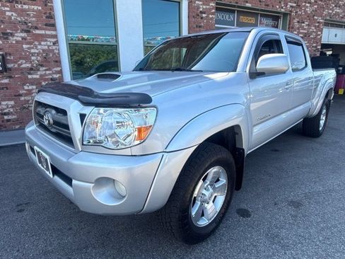 Used 2010 Toyota Tacoma 4x4 Double Cab V6 w/ TRD Sport Pkg image 1