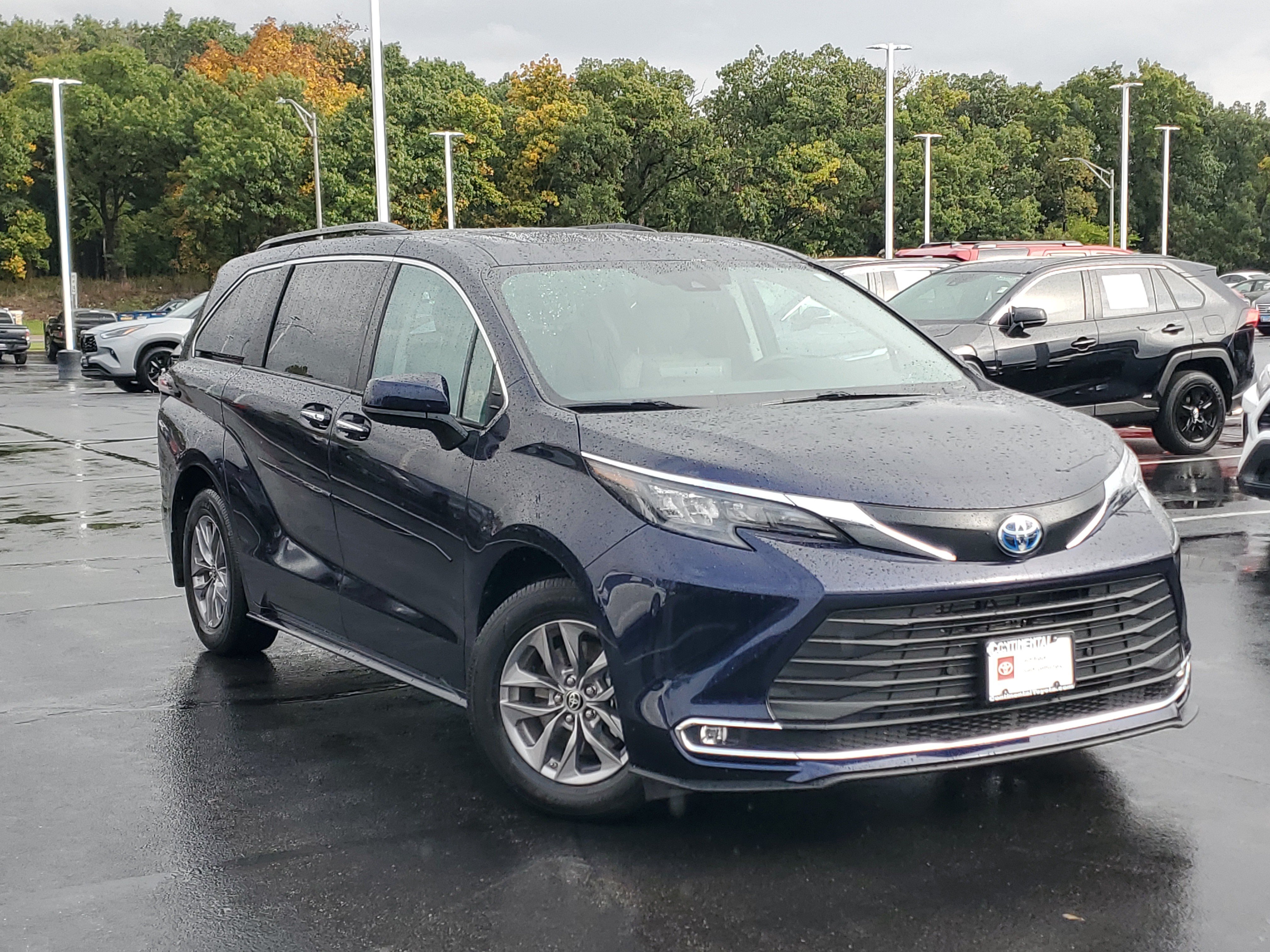 Certified 2024 Toyota Sienna XLE AWD/4WD image 34