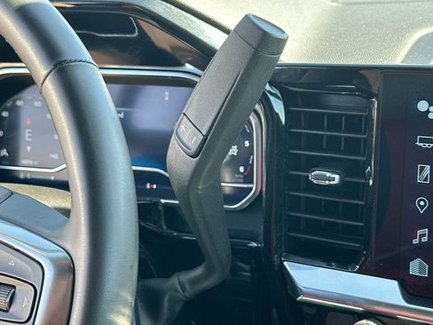 Used 2023 Chevrolet Silverado 1500 LT image 20