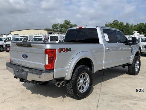 Used 2017 Ford F250 Lariat w/ Lariat Ultimate Package AWD/4WD image 2