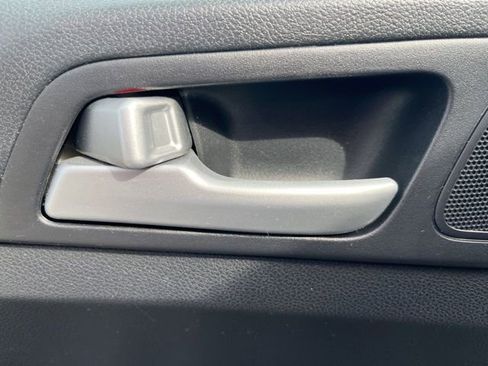 Used 2020 Kia Sportage LX image 10