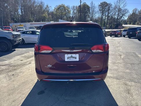Used 2020 Chrysler Pacifica Limited image 6