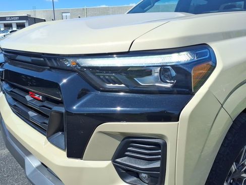 Used 2023 Chevrolet Colorado Z71 w/ Z71 Convenience Package 2 AWD/4WD image 10
