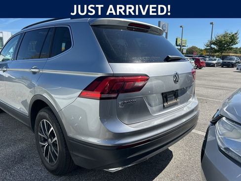 Used 2020 Volkswagen Tiguan SE w/ Panoramic Sunroof Package image 3